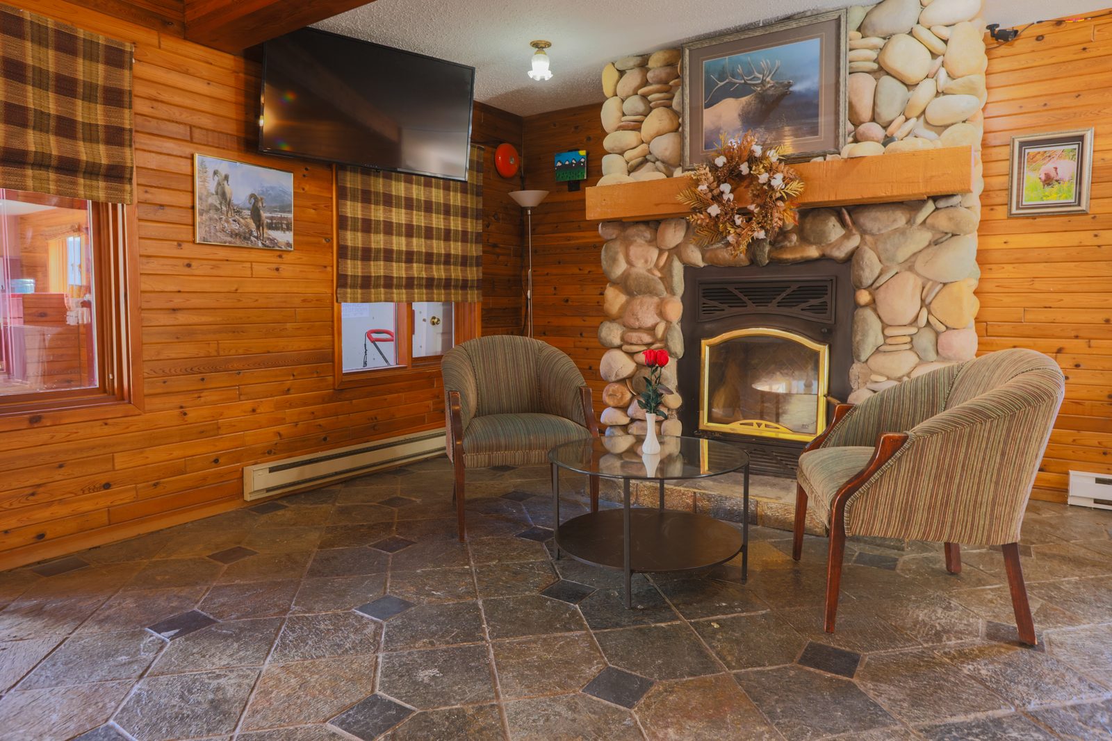 Third Floor Queen Suite fireplace sitting area